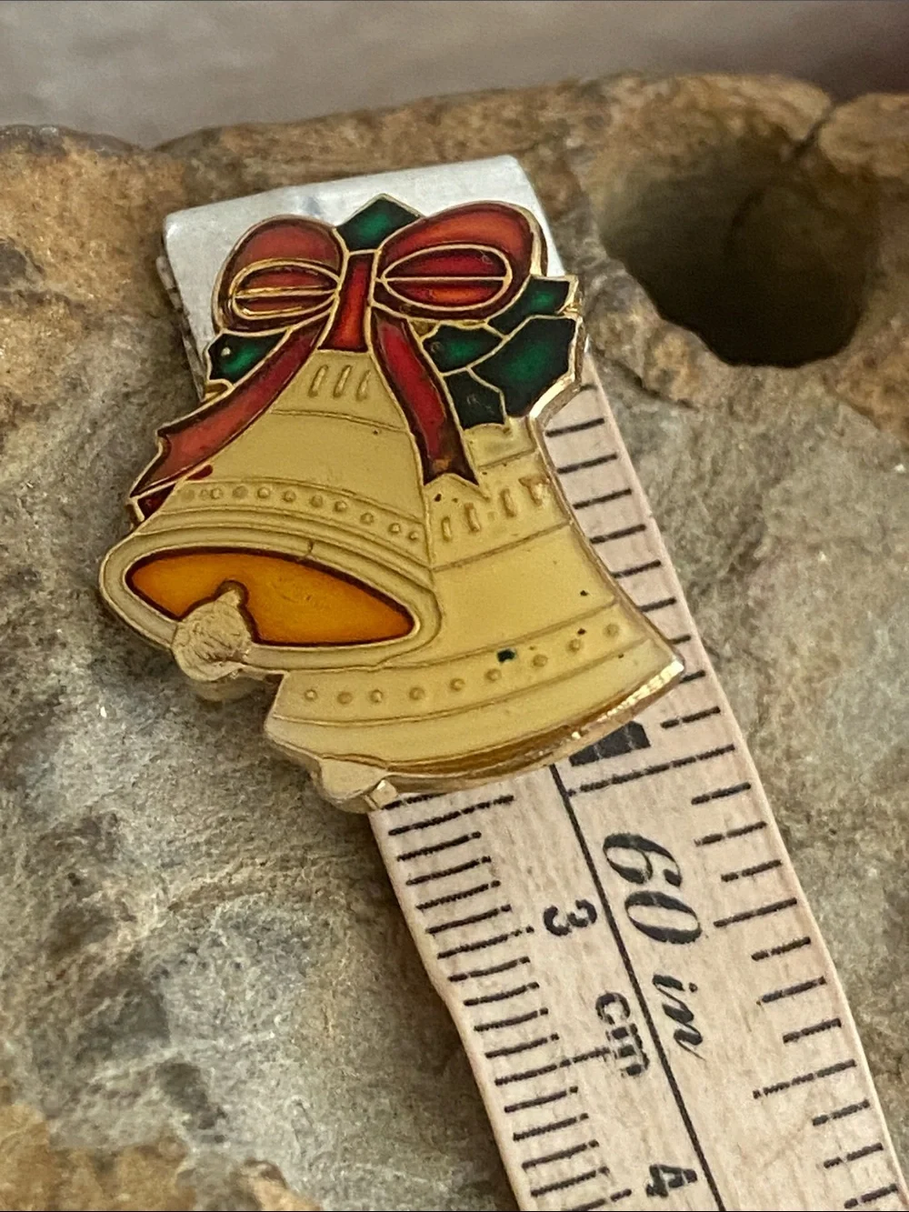 5/$10❤️❤️❤️Vintage Enamel & Alloy Christmas Bells Mini Broach